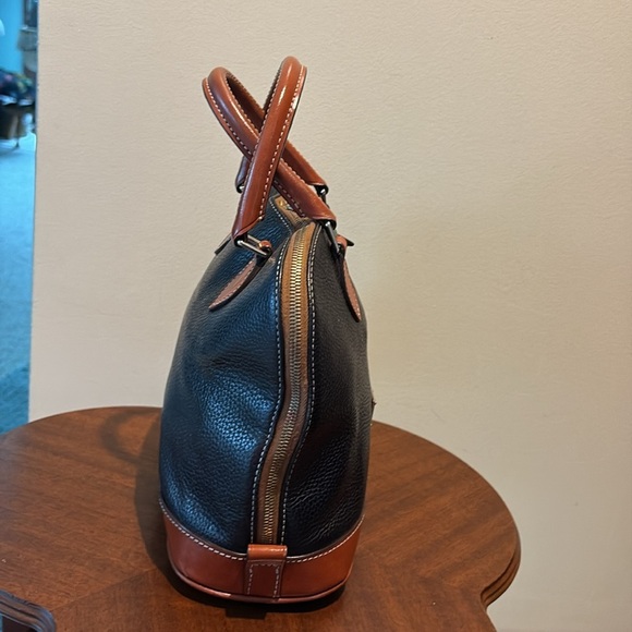 Dooney Bourke   Dome top satchel pebble, leather black/cinnamon, brown  trim EUC - Picture 5 of 17